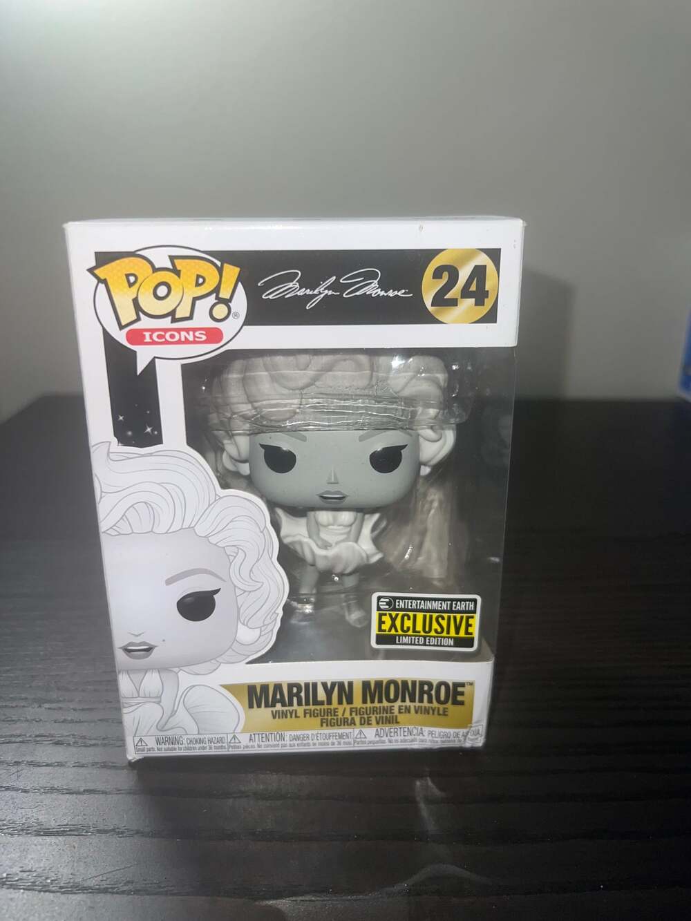 VAULTED LIMITED EDITION EXCLUSIVE BLACK & WHITE Marilyn Monroe Funko Pop #24 LE